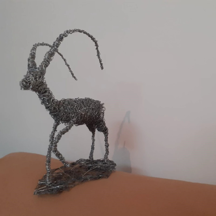 مجسمه دست ساز سیمی بز کوهی فیگوسیم