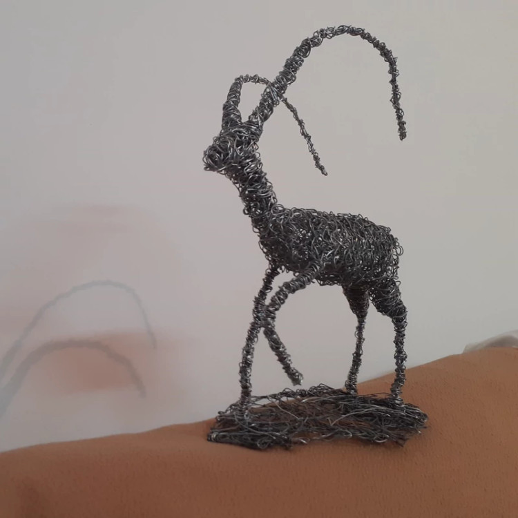 مجسمه دست ساز سیمی بز کوهی فیگوسیم
