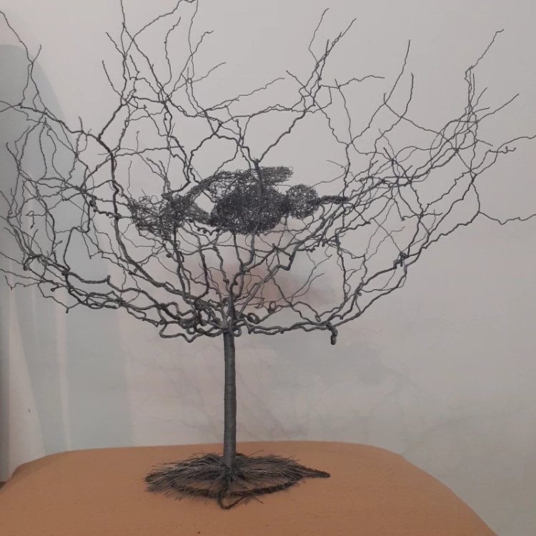 دکوری درخت سیمی کهنسال زمستانی و پرنده