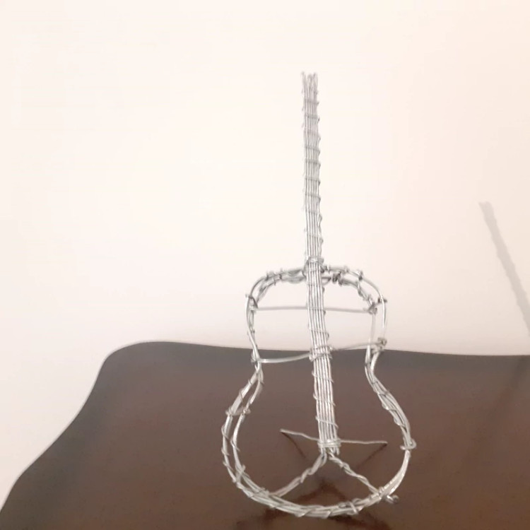 مجسمه دکوری گیتار سیمی دست ساز هنری رو میزی سه بعدی هدیه خاص