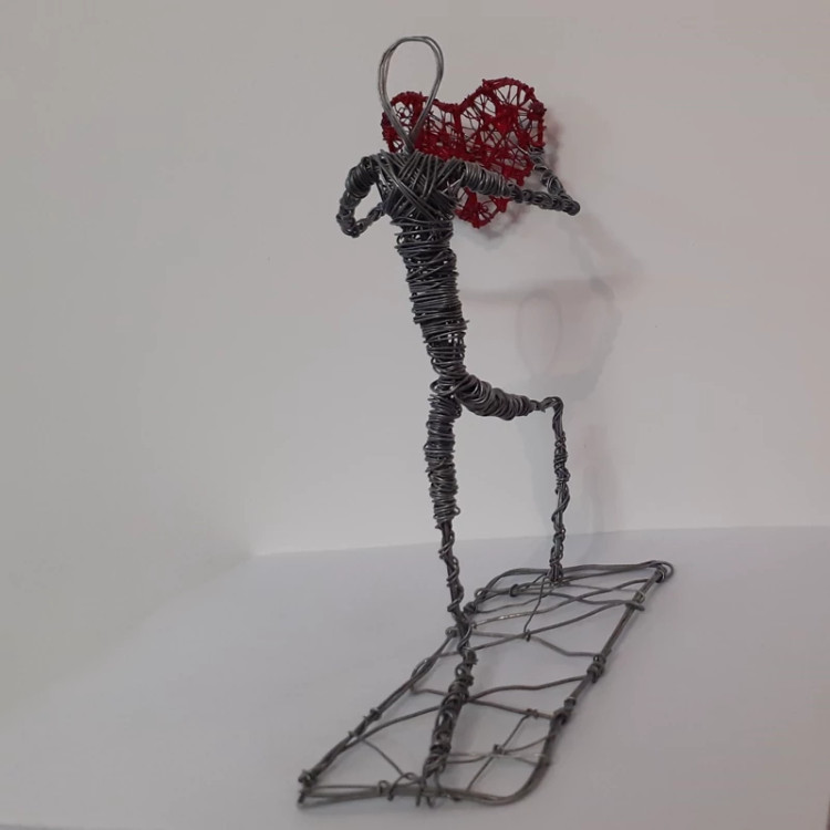مجسمه ابراز عشق سیمی مفتولی
