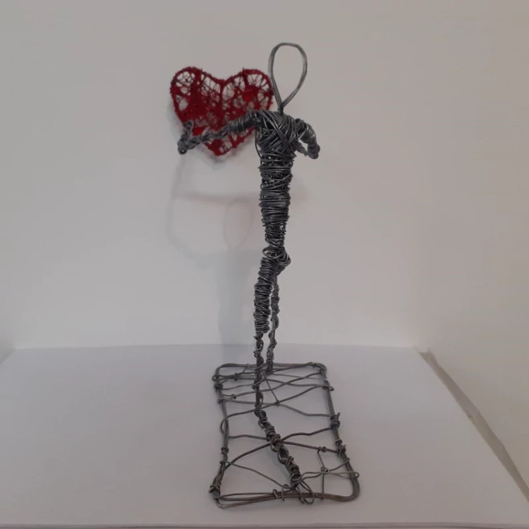 مجسمه ابراز عشق سیمی مفتولی