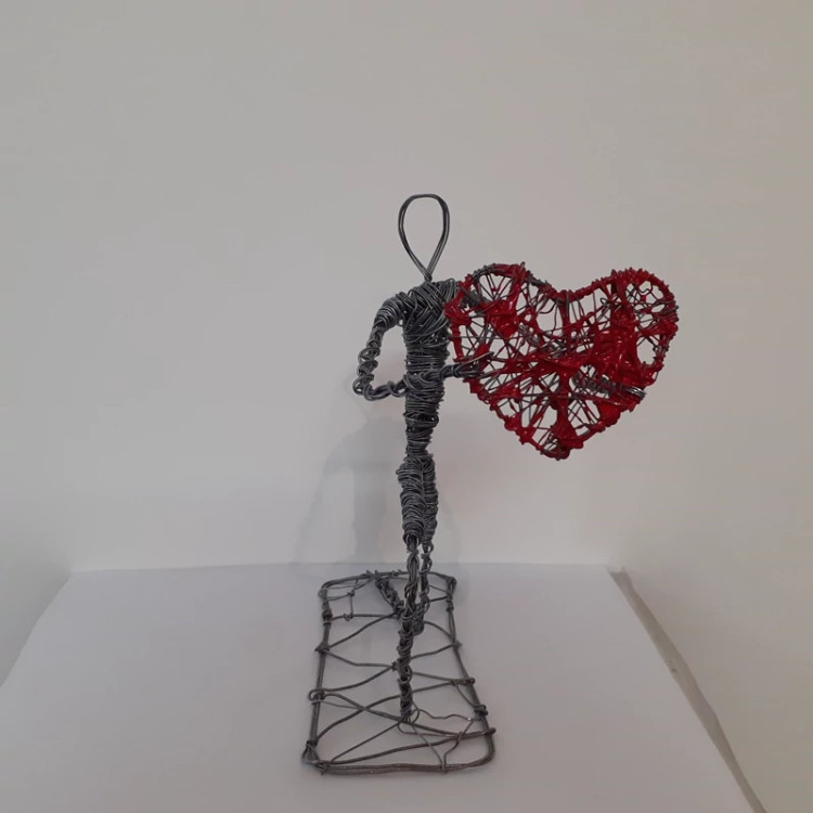 مجسمه ابراز عشق سیمی مفتولی